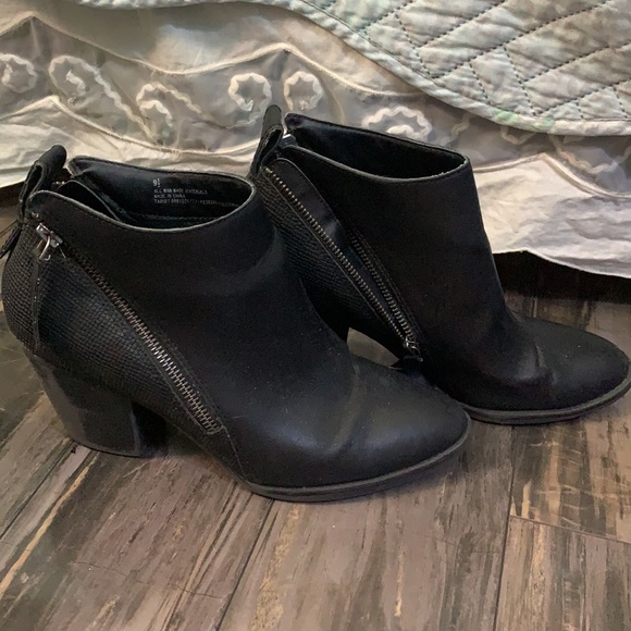 DV by Dolce Vita Jameson Double Zipper Bootie - Picture 3 of 6